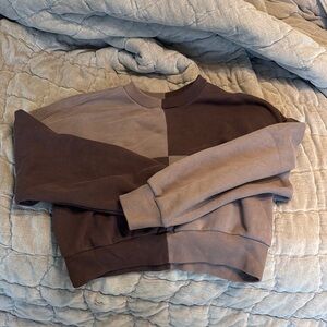 Abercrombie checkered pullover, never worn size women’s small